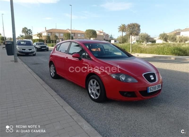 Usado Seat Leon Reference 102 CV (75 kW) 2006 Rojo Utilitario