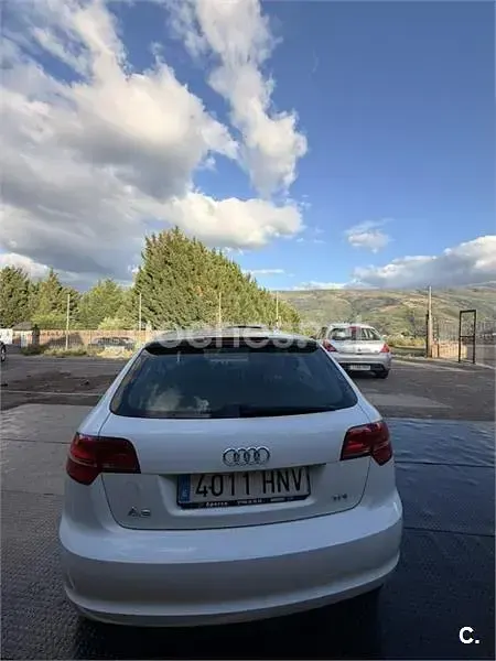 Usado Audi A3 Ambition 110 CV (80 kW) 2013 Blanco Berlina