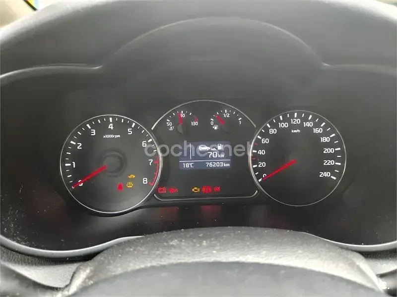 Usado Kia Carens 135 CV (99 kW) 2017 Blanco Monovolumen