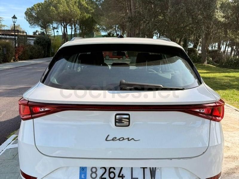 Usado Seat Leon Style 115 CV (84 kW) 2022 Blanco Familiar