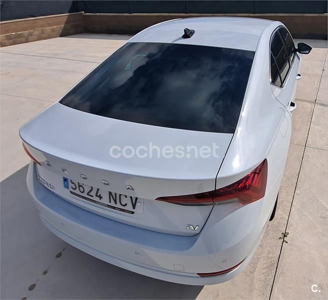 Usado Skoda Octavia Selection 204 CV (150 kW) 2025 Blanco Berlina