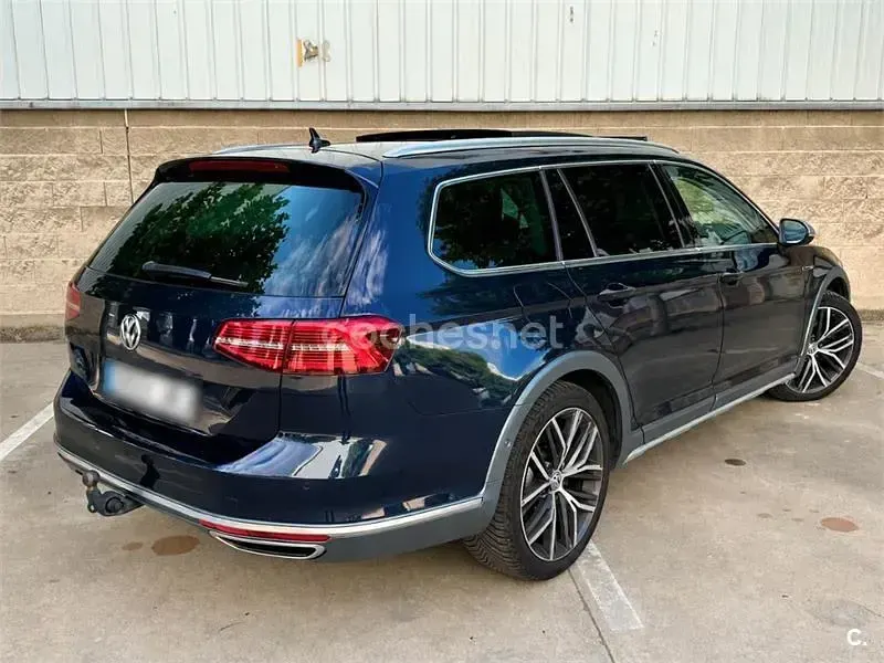 Usado VW Passat Alltrack 240 CV (176 kW) 2016 Azul Familiar