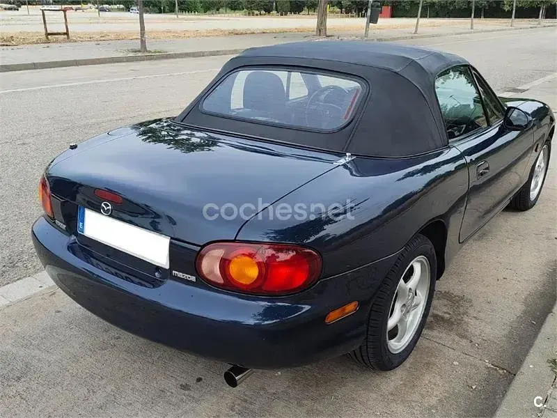 Usado Mazda MX5 Exclusive 110 CV (80 kW) 2000 Azul Descapotable