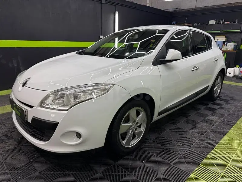 Usado Renault Mégane Dynamique 105 CV (77 kW) 2010 Blanco Berlina