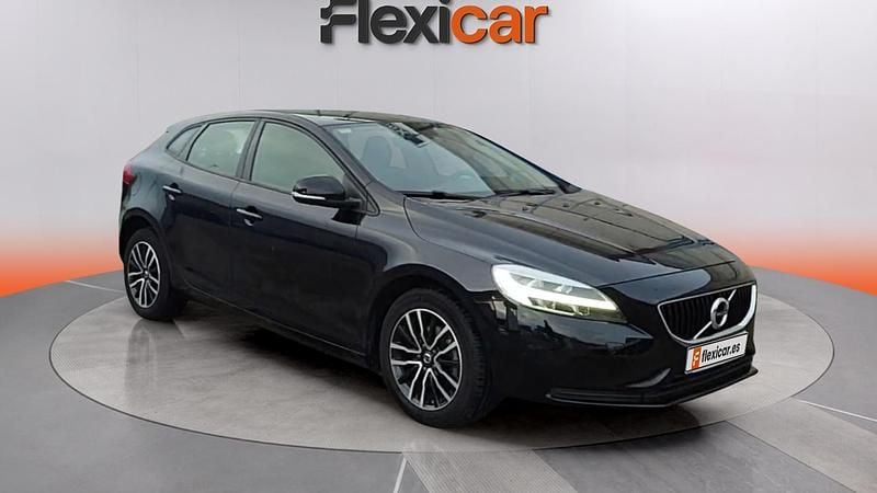 Usado Volvo V40 Momentum 120 CV (88 kW) 2018 Negro Utilitario