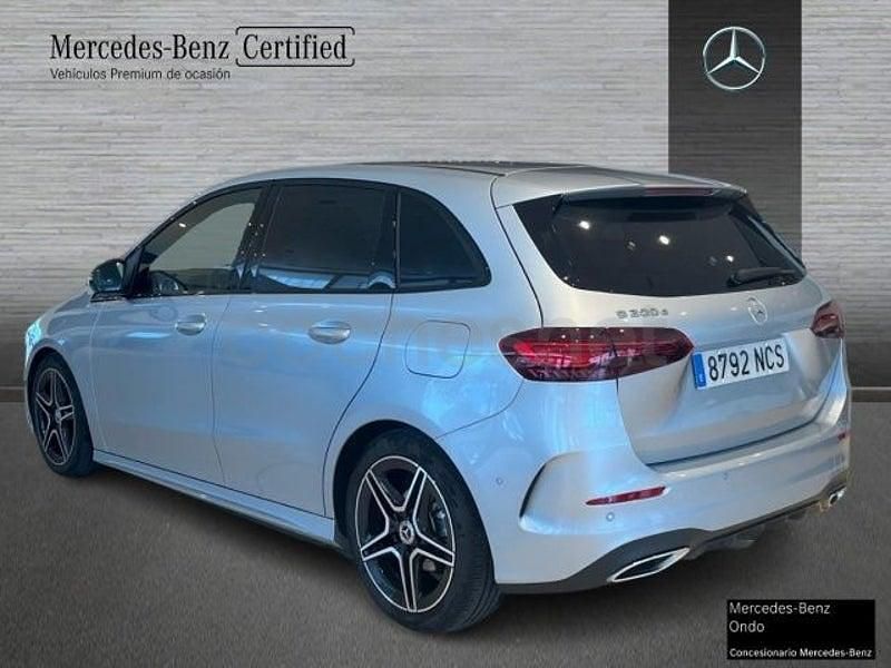 Usado Mercedes B200 150 CV (110 kW) 2025 Gris / plata Monovolumen