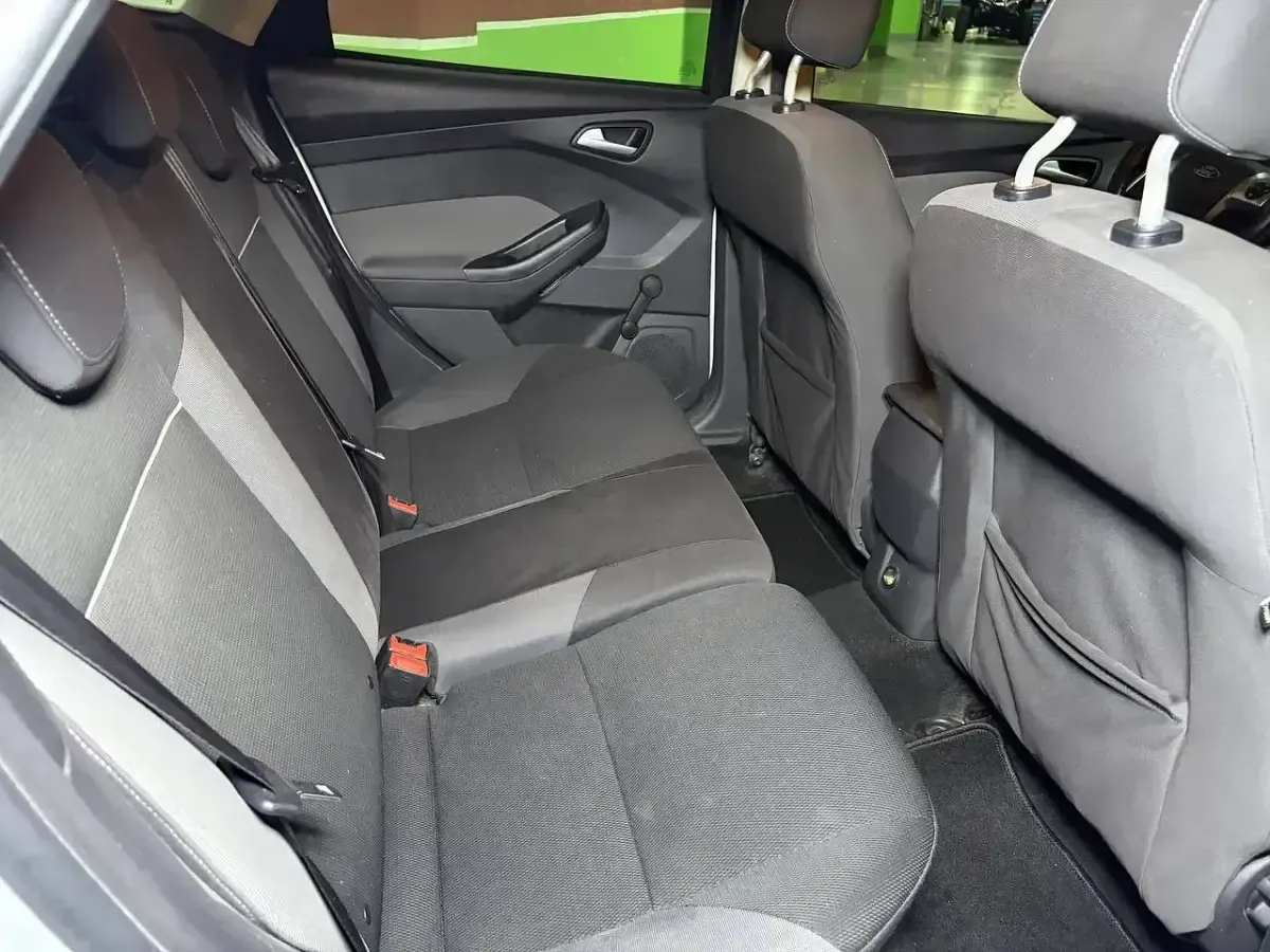 Usado Ford Focus Trend 100 CV (73 kW) 2013 Blanco