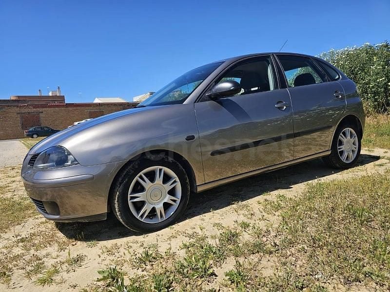 Usado Seat Ibiza 64 CV (47 kW) 2005 Gris / plata Utilitario