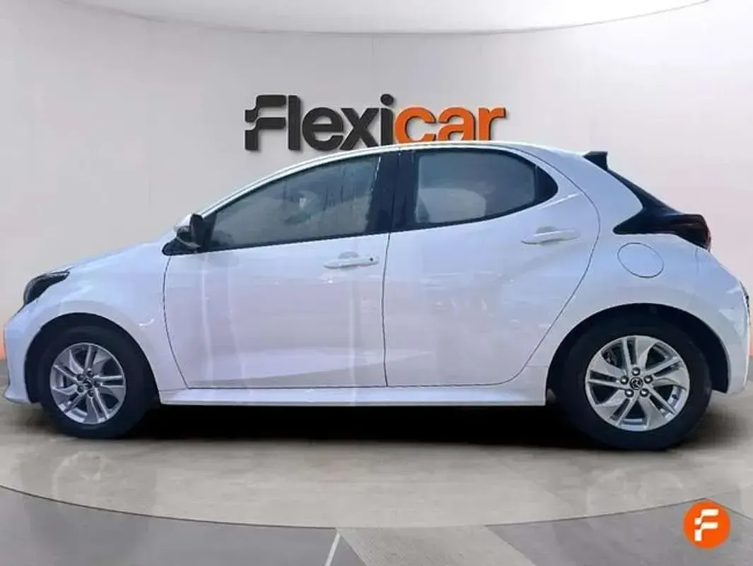 Usado Mazda 2 Exclusive-Line 90 CV (66 kW) 2023 Blanco Utilitario