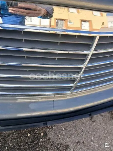 Usado Mercedes E220 Classic 150 CV (110 kW) 2004 Gris / plata Berlina