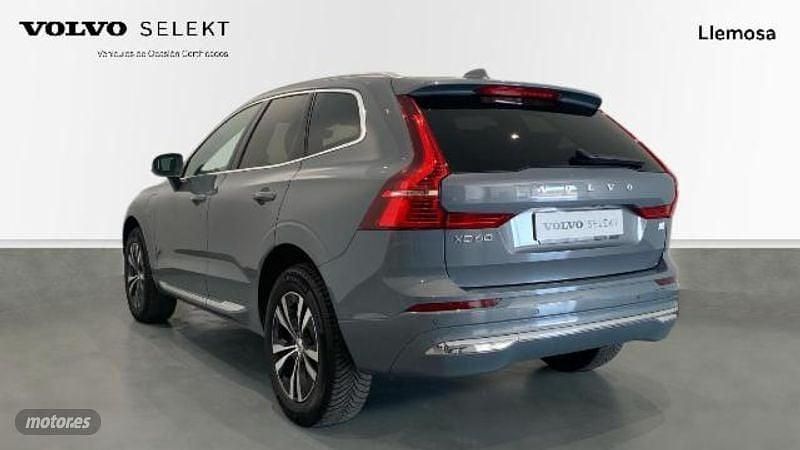 Usado Volvo XC60 Core 350 CV (257 kW) 2023 Gris / plata SUV