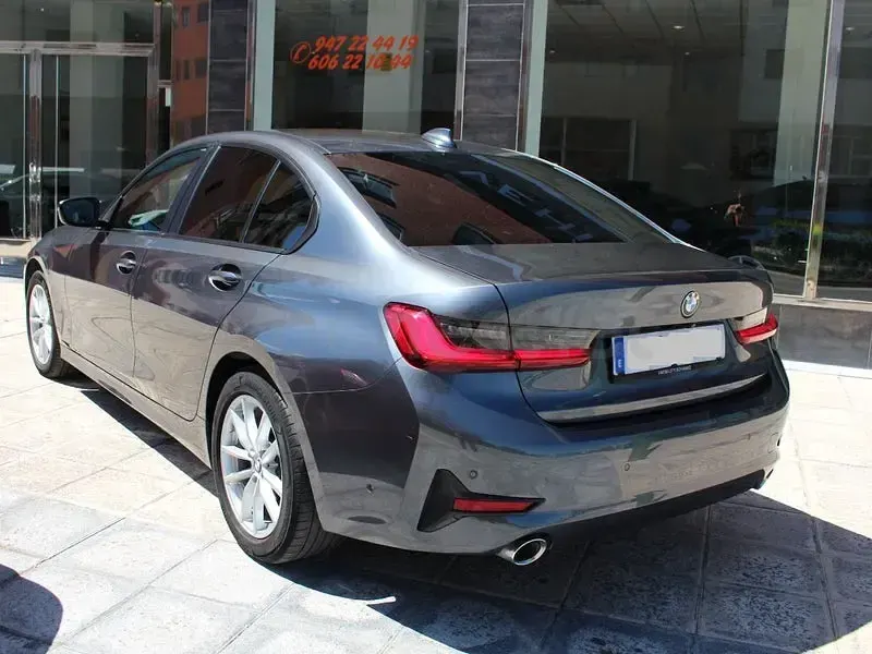 Usado BMW 320e 190 CV (139 kW) 2021 Gris / plata Berlina