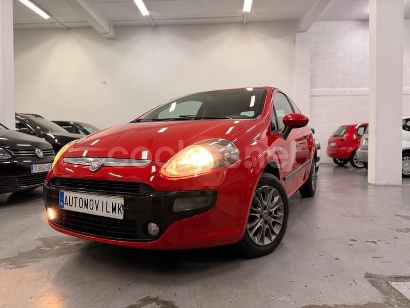 Rojo Usado 2011 Fiat Punto Evo Life Utilitario | 3990 € (Precio justo) - Imagen 1/4