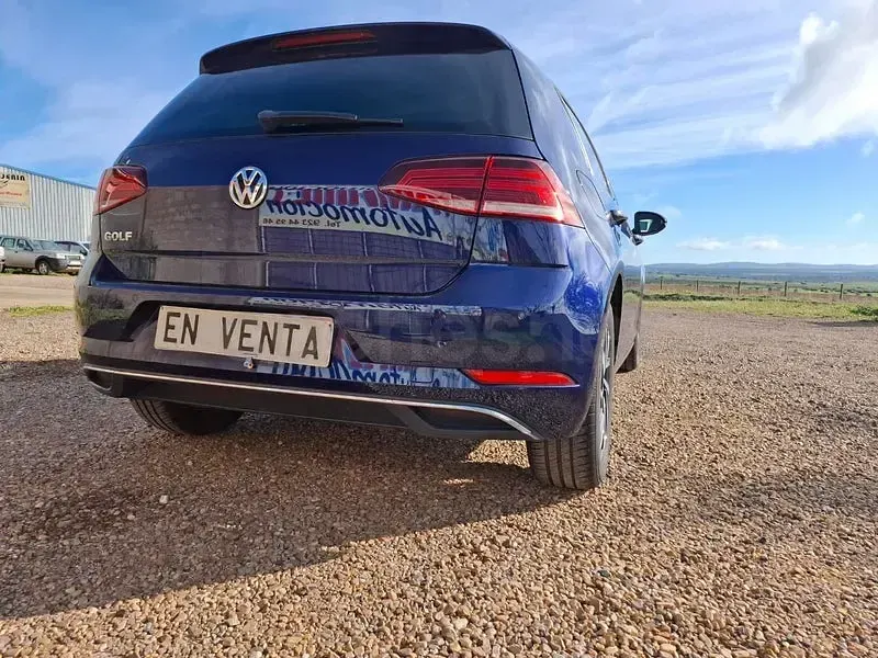 Usado VW Golf VII Advance 150 CV (110 kW) 2018 Azul Berlina
