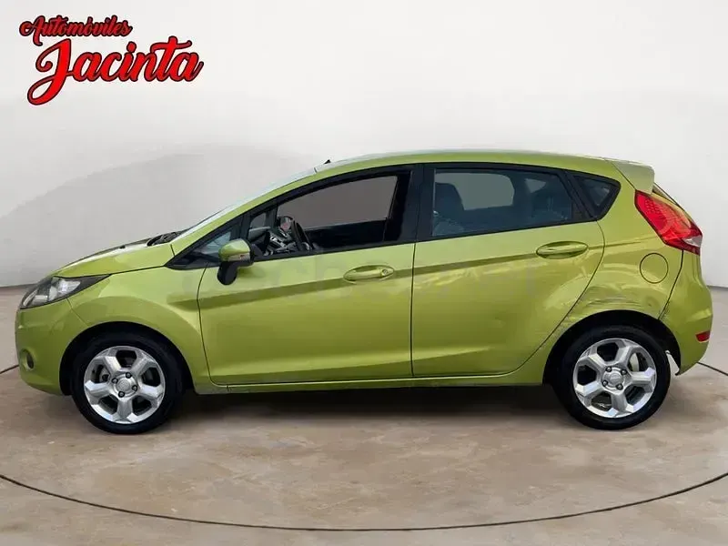 Usado Ford Fiesta Trend 90 CV (66 kW) 2009 Verde Berlina