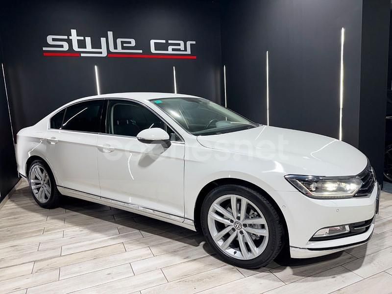 Blanco Usado 2017 VW Passat Sportline Berlina | 15.950 € - Imagen 1/4