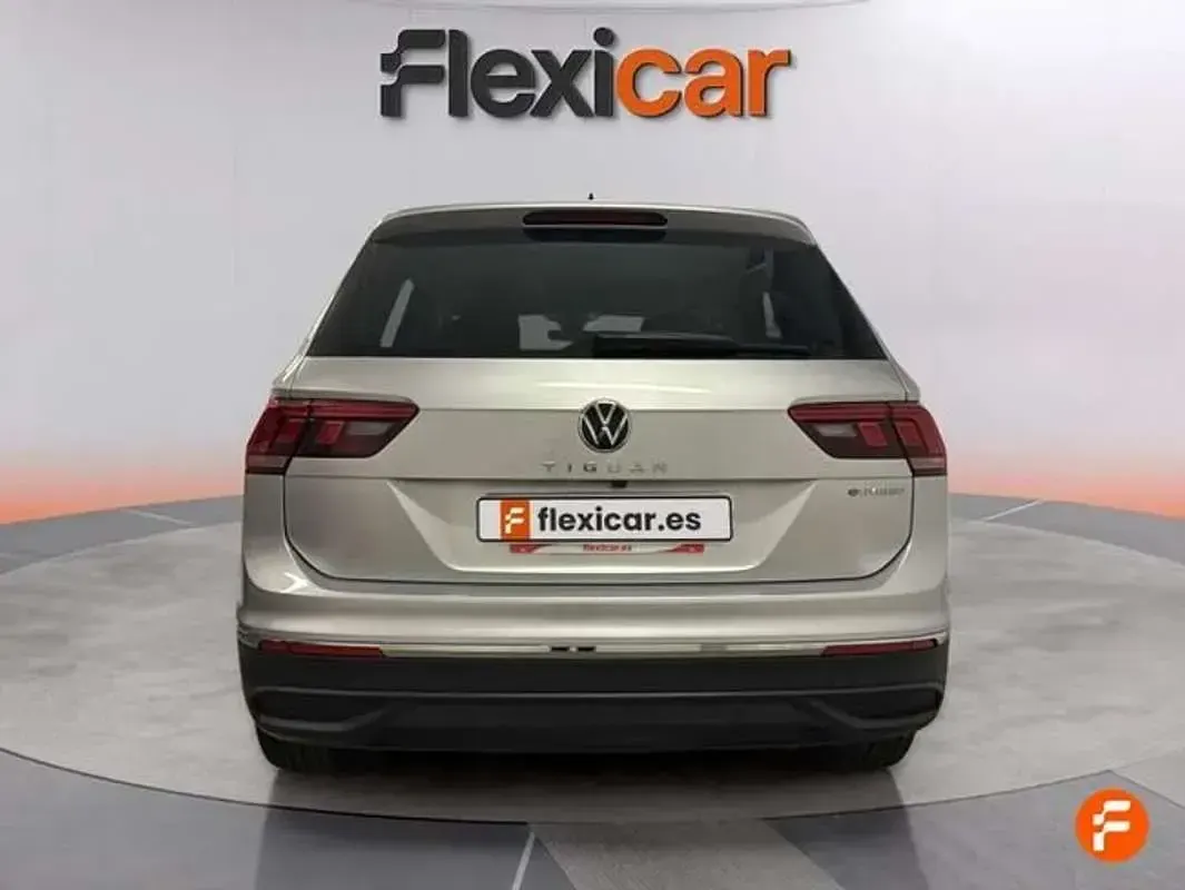Usado VW Tiguan Life 245 CV (180 kW) 2021 Gris SUV