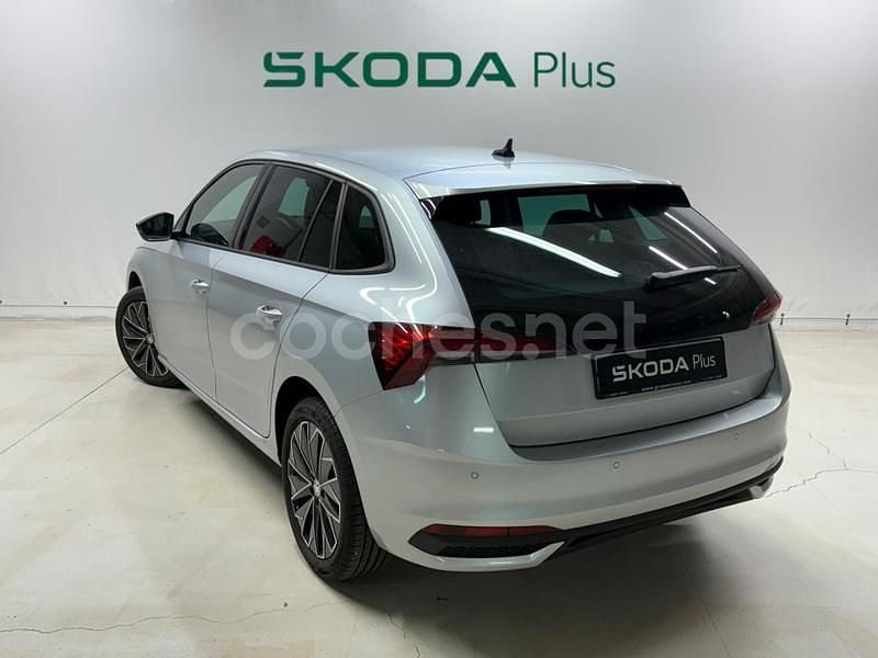 Usado Skoda Scala Selection 115 CV (84 kW) 2025 Gris / plata Utilitario