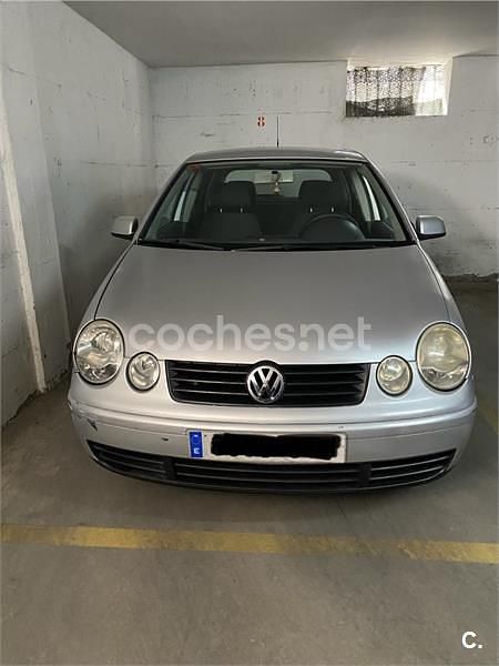 Usado VW Polo Trendline 75 CV (55 kW) 2004 Gris / plata Utilitario