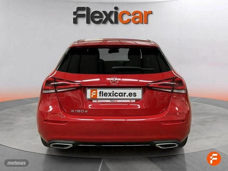 Usado Mercedes A180 116 CV (85 kW) 2019 Rojo Berlina