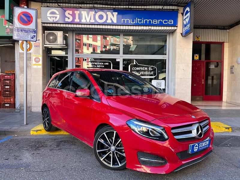 Usado Mercedes B180 AMG line 109 CV (80 kW) 2016 Rojo Monovolumen