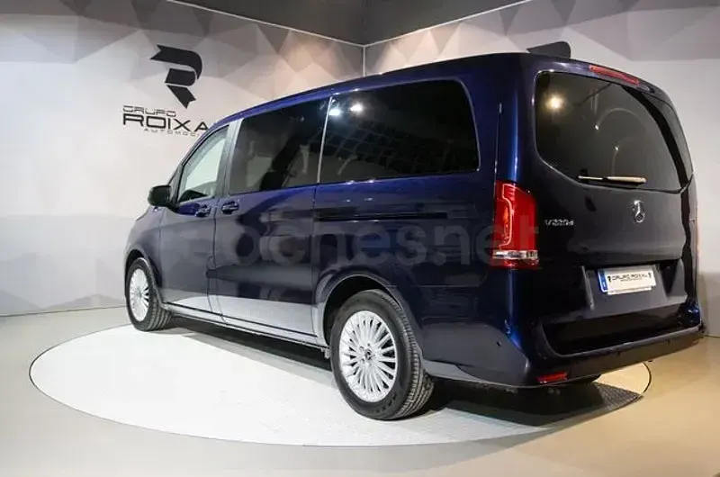 Käytetty Mercedes V220 Avantgarde 163 HP (119 kW) 2019 Sininen Tila-auto