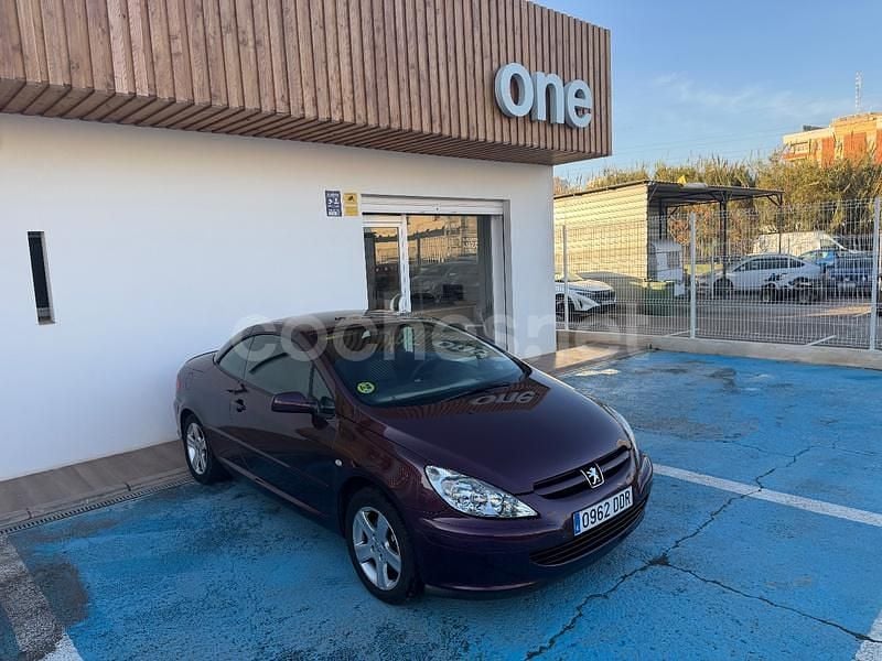 Usado Peugeot 307 CC 143 CV (105 kW) 2006 Granate Descapotable