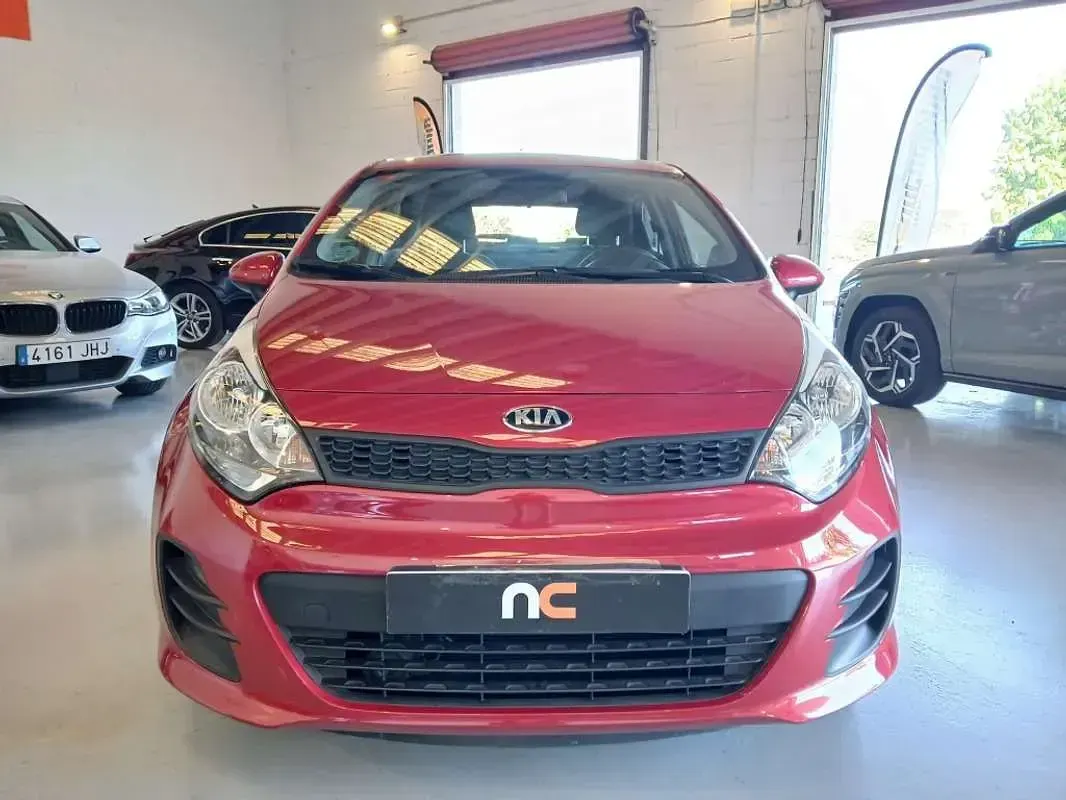 Usado Kia Rio Plus 101 CV (74 kW) 2017 Burdeos Utilitario