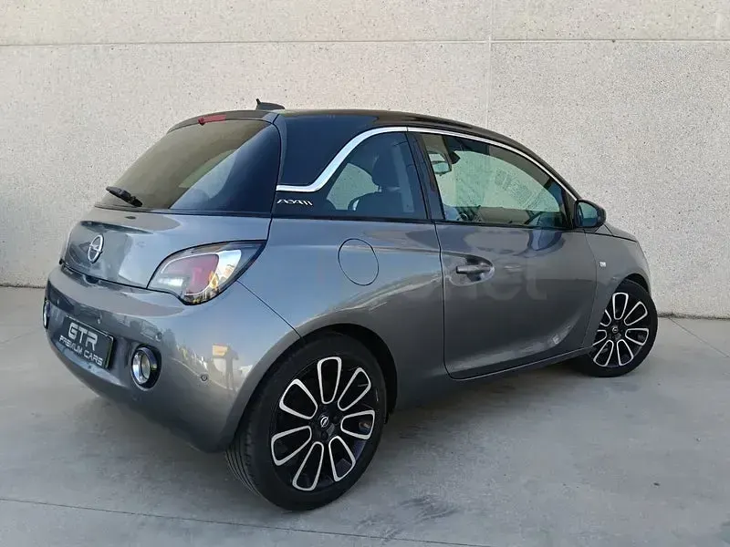 Usado Opel Adam Glam 100 CV (73 kW) 2018 Gris / plata Utilitario
