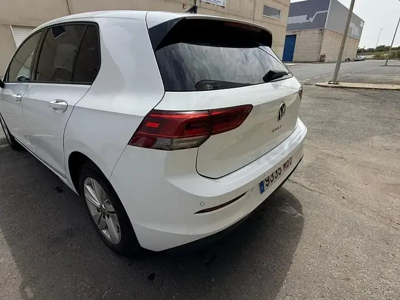 Usado VW Golf VIII Life 115 HP (84 kW) 2022 Branco Sedan