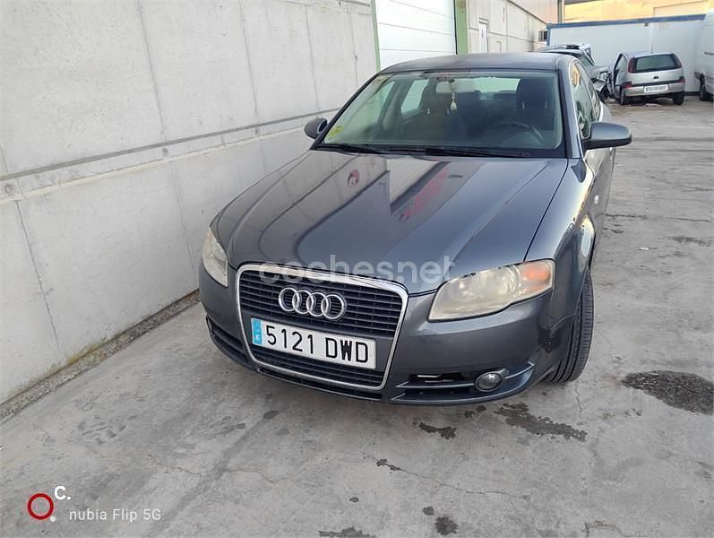 Usado Audi A4 140 CV (102 kW) 2006 Gris / plata Berlina