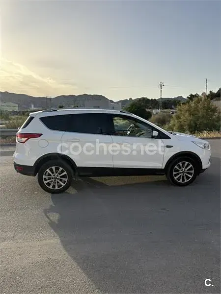 Usado Ford Kuga Business Edition 150 CV (110 kW) 2015 Blanco SUV