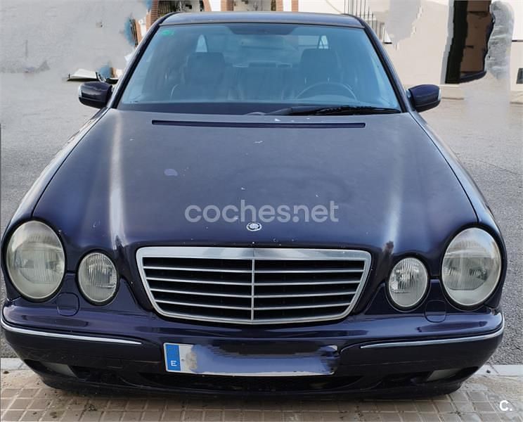 Azul Usado 2001 Mercedes E270 Avantgarde Berlina | 2000 € - Imagen 1/4