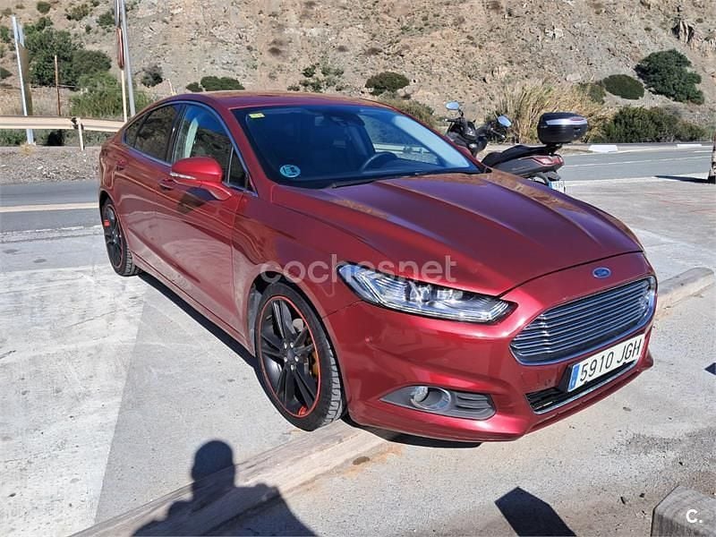 Granate Usado 2015 Ford Mondeo Titanium Berlina | 10.999 € (Super precio) - Imagen 1/4