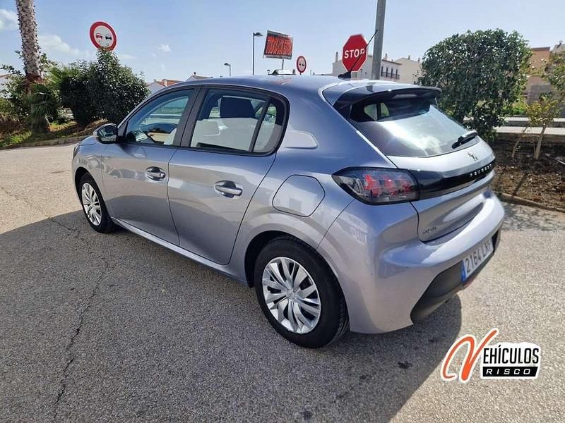 Usado Peugeot 208 Active 102 CV (75 kW) 2021 Gris Utilitario