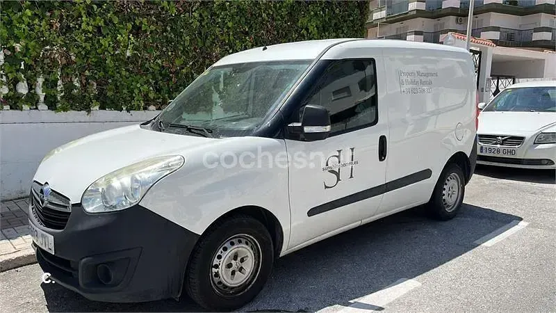 Usado Opel Combo Excellence 105 HP (77 kW) 2016 Branco Monovolume