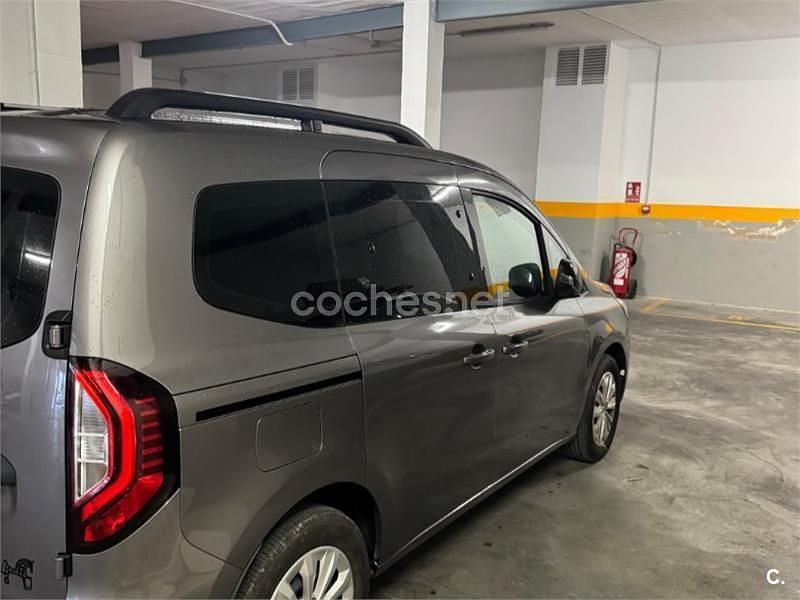Usado Renault Kangoo Equilibre 130 CV (95 kW) 2023 Gris / plata Monovolumen