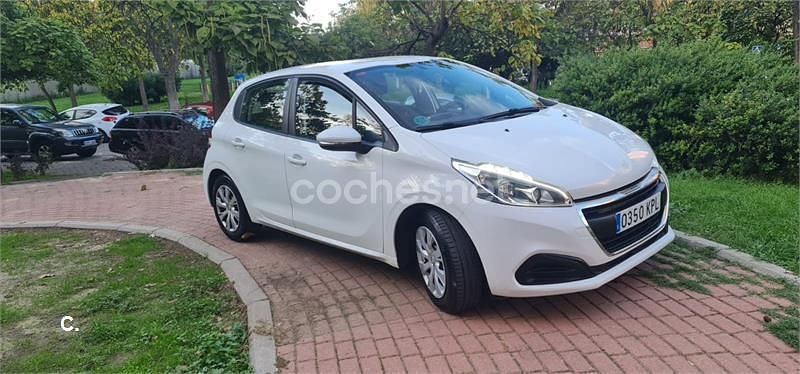 Usado Peugeot 208 Active 99 CV (72 kW) 2018 Blanco Utilitario