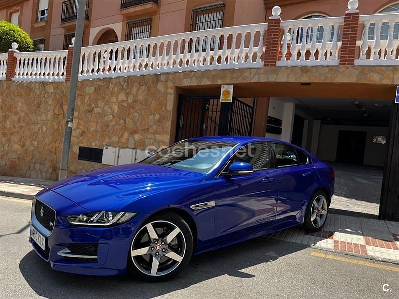Usado Jaguar XE R-Sport 200 CV (147 kW) 2018 Azul Berlina
