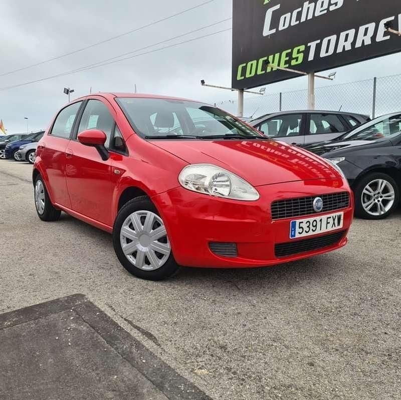 Usado Fiat Punto Feel 69 CV (50 kW) 2007 Rojo Utilitario