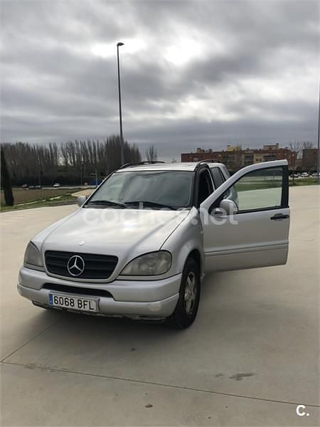 Gris / plata Usado 2001 Mercedes ML270 SUV | 3780 € (Buen precio) - Imagen 1/4