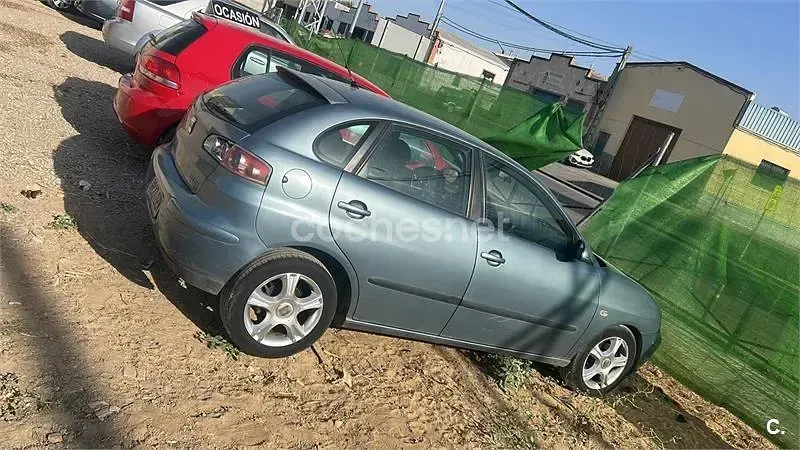Usado Seat Ibiza 100 CV (73 kW) 2006 Azul Utilitario