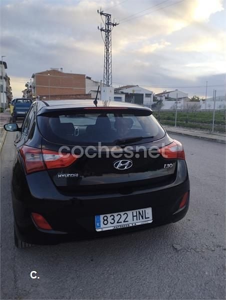 Usado Hyundai i30 110 CV (80 kW) 2013 Negro Berlina