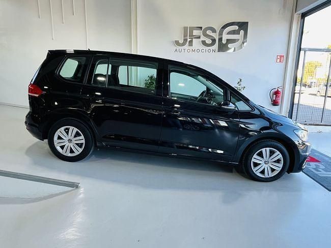 Usado VW Touran Business 116 CV (85 kW) 2020 Negro Monovolumen