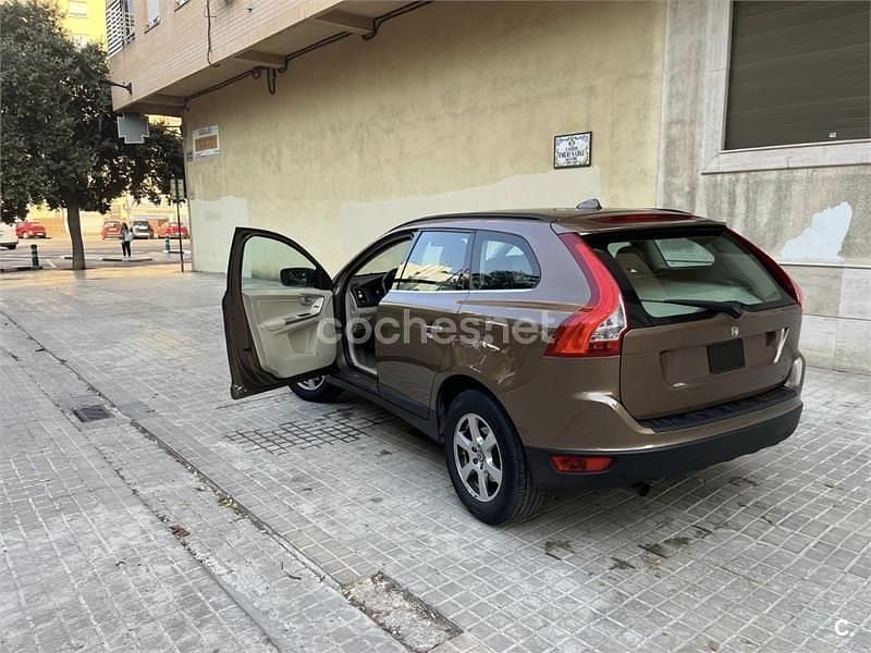 Usado Volvo XC60 Momentum 205 CV (150 kW) 2010 Marrón SUV