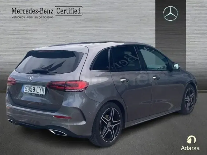 Usado Mercedes B200 150 CV (110 kW) 2022 Negro Utilitario
