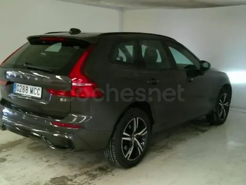 Usado Volvo XC60 Core 197 CV (144 kW) 2023 Gris / plata SUV