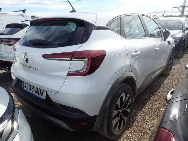 Usado Renault Captur Equilibre 101 CV (74 kW) 2023 Blanco SUV