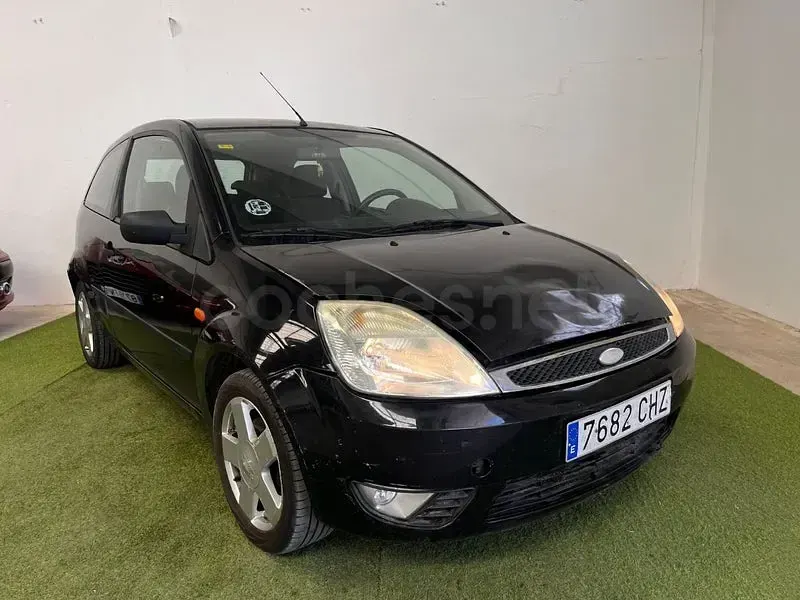 Usado Ford Fiesta Trend 100 CV (73 kW) 2003 Negro Utilitario
