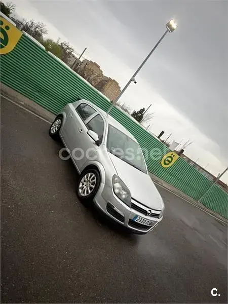 Usado Opel Astra Enjoy 100 CV (73 kW) 2005 Gris / plata Berlina